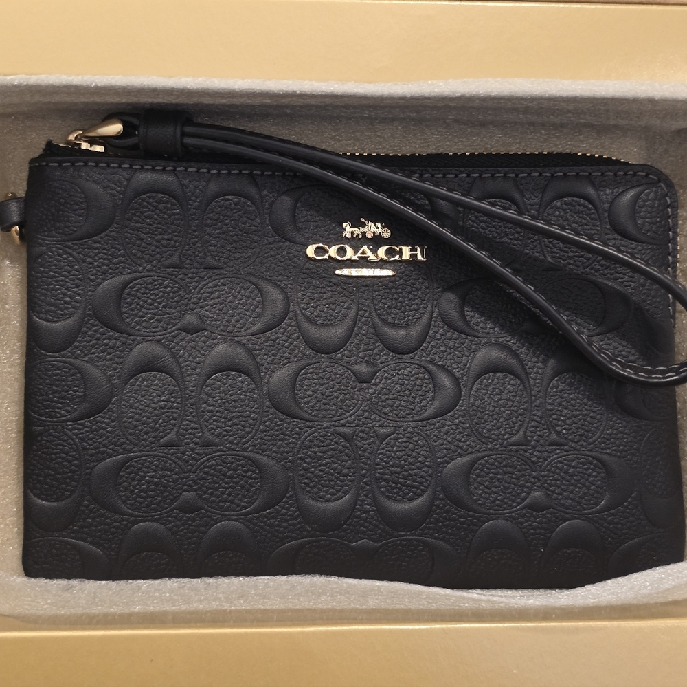 Coach  zip wristlet in signature leather NWT